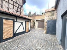 Innenhof mit Nebengeb�ude Erstbezug nach Renovierung! 2 Zimmer, K�che mit EBK, Bad in Nu�baum zu vermieten!