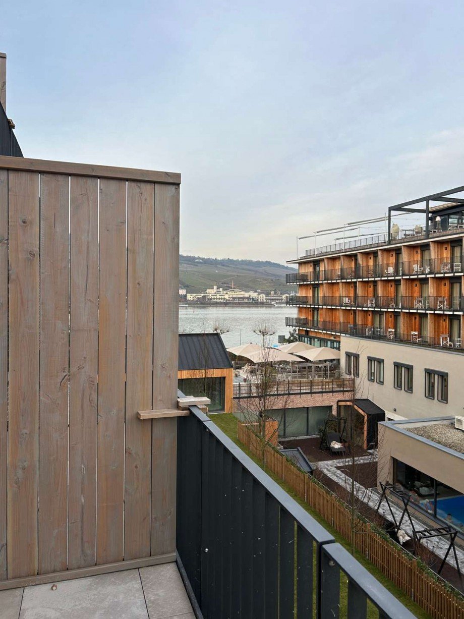 Blick von Balkon Etagenwohnung Bingen
