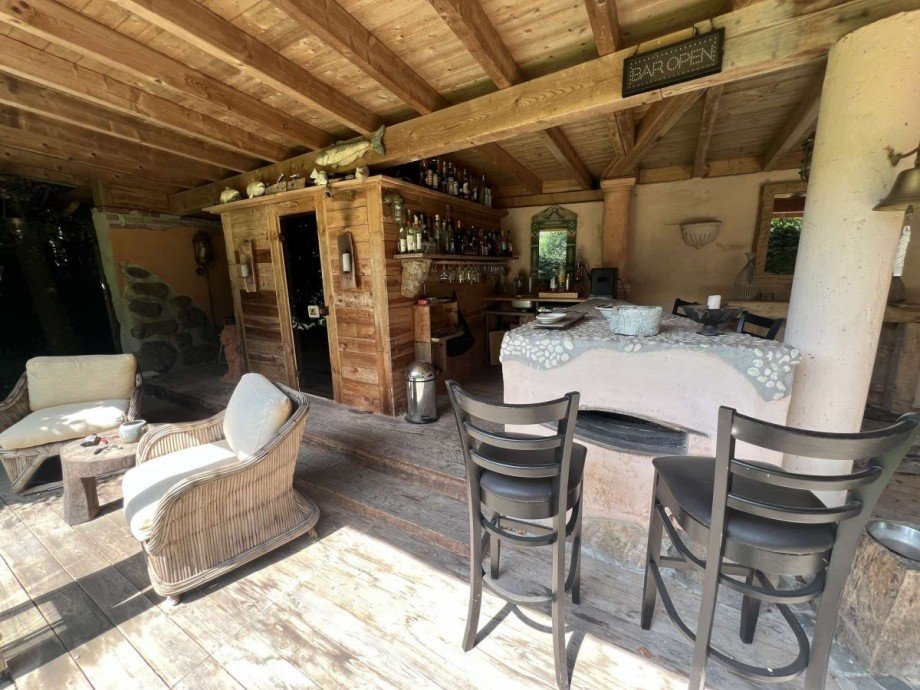 Outdoork�che neben Schwimmteich Einfamilienhaus Idar-Oberstein