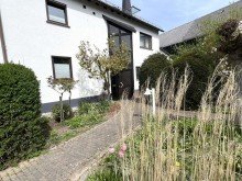 Hausansicht Top-Gelegenheit! Einfamilienhaus mit Einliegerwohnung in Tiefenbach zu verkaufen!
