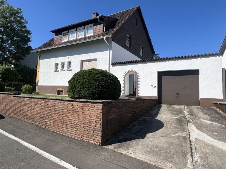 Au�enansicht Meisenheim Einfamilienhaus Top-Gelegenheit! Gepflegtes Ein-Zweifamilienhaus mit sch�nem Garten in Meisenheim zu verkaufen.