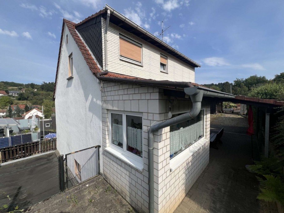 Seiten/R�ckansicht Einfamilienhaus Lauterecken