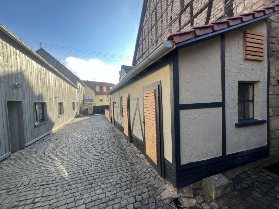 Innenhof mit Nebengeb�ude Etagenwohnung Nu�baum