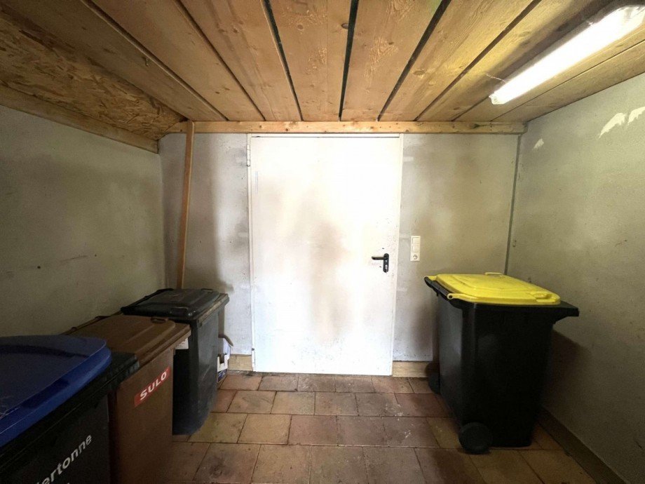 Abstellraum hinter Garage Doppelhaush�lfte Monzingen