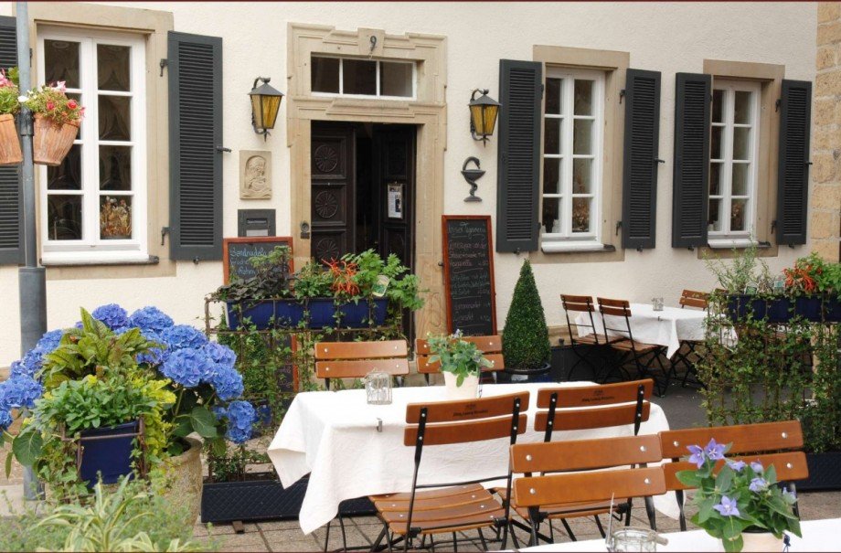 Terrasse vor dem Restaurant Villa Bad Sobernheim