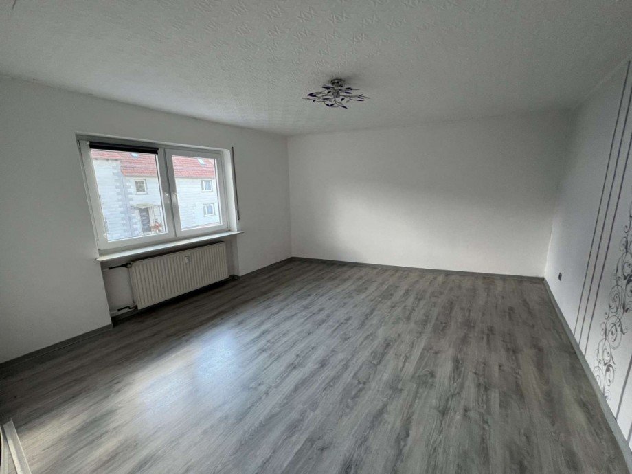 Zimmer 2 OG Wohnung Mehrfamilienhaus Becherbach