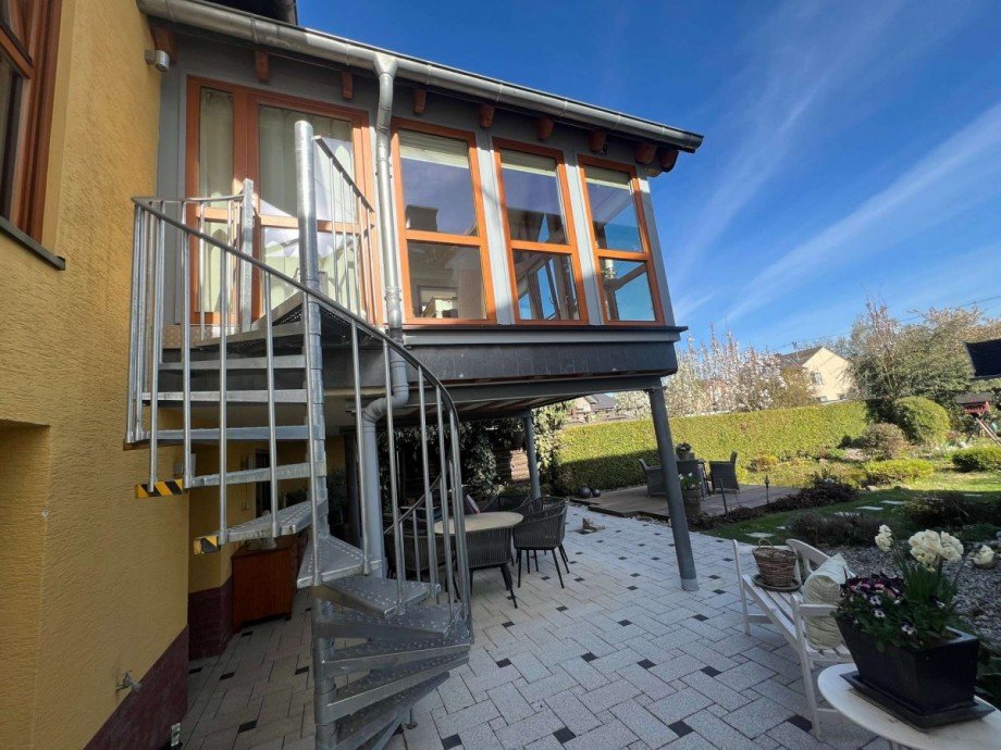 Au�enaufgang von EG zum OG Haus 2 Renditeobjekt H�ffelsheim