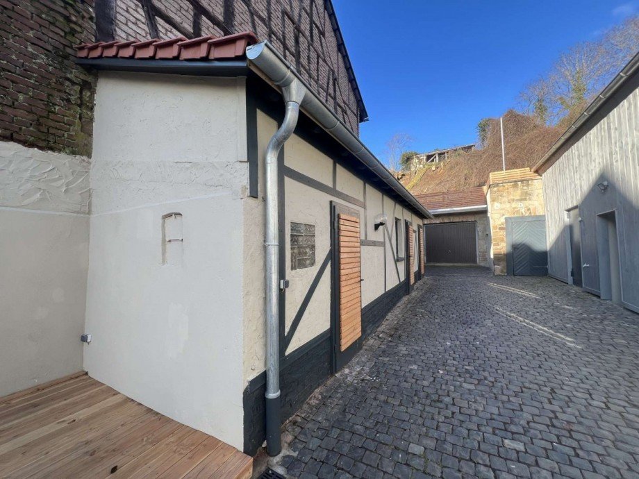 Innenhof mit Nebengeb�ude Etagenwohnung Nu�baum