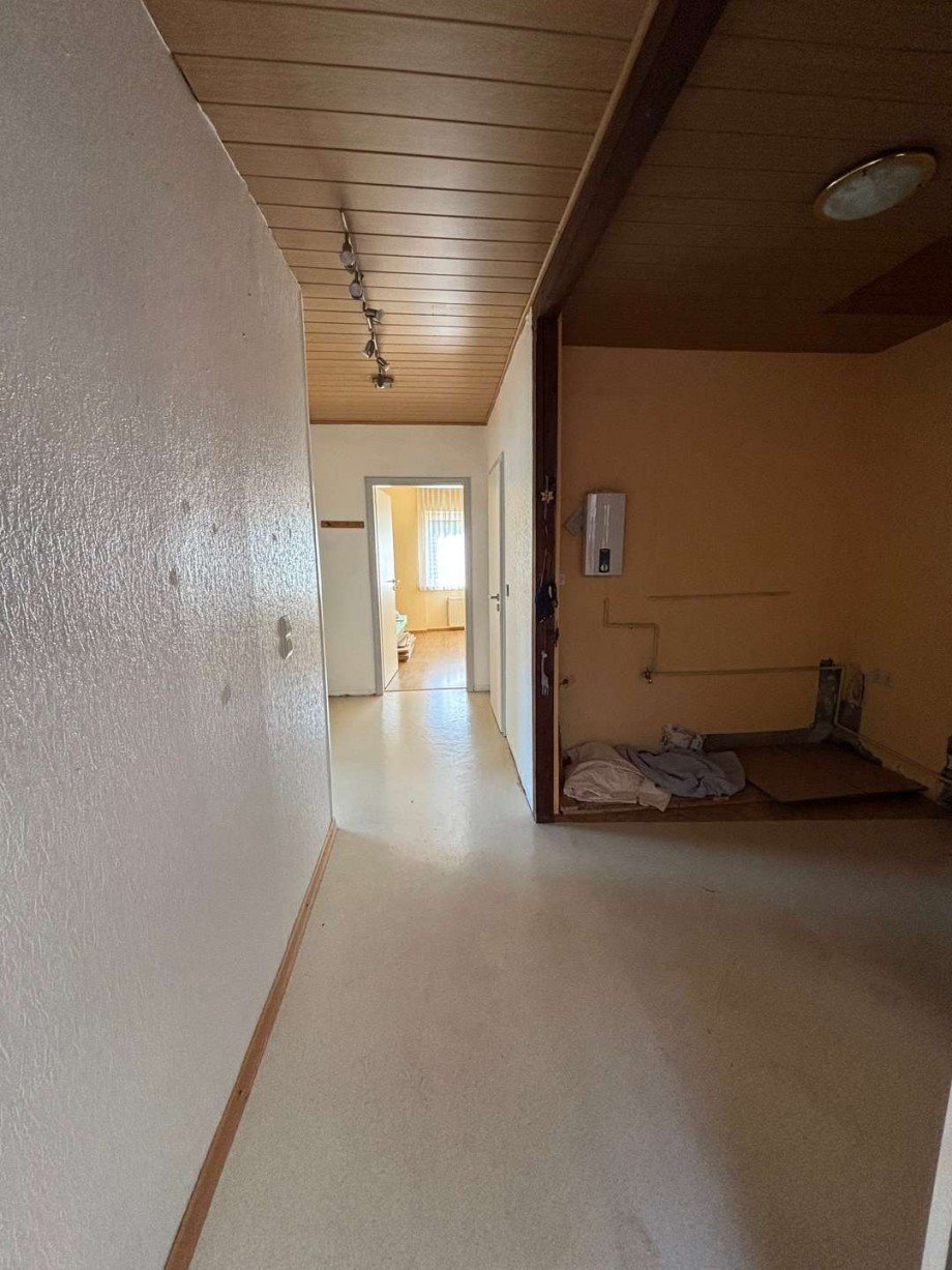 Flur W Mehrfamilienhaus Callbach