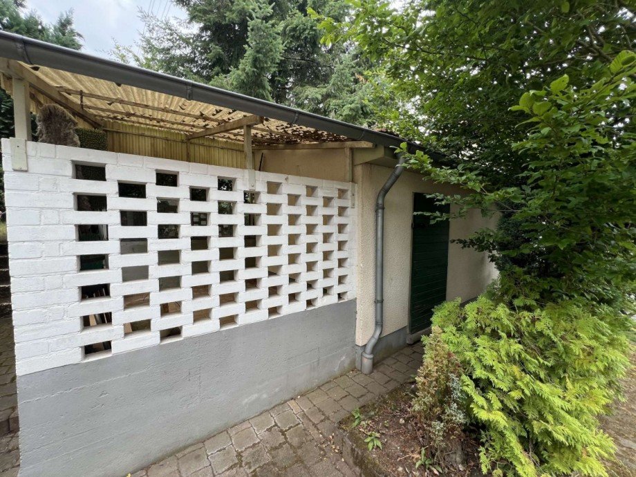 Schuppen mit Terrasse Einfamilienhaus Feilbingert