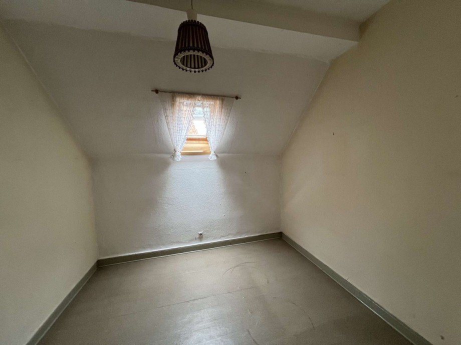 Kleines Zimmer DG Einfamilienhaus Feilbingert