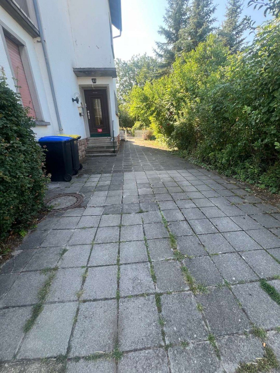 Hofansicht Mehrfamilienhaus H�ffelsheim