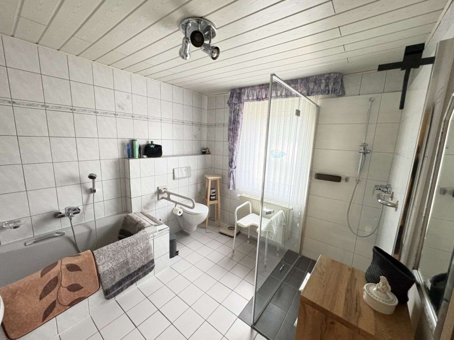 Bad Zweifamilienhaus Boos