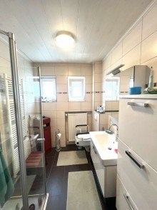 Badezimmer EG Top-Gelegenheit! Gepflegtes Ein-Zweifamilienhaus mit sch�nem Garten in Meisenheim zu verkaufen.