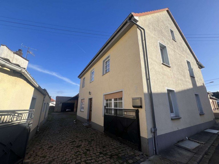 Hausansicht Duchroth Einfamilienhaus Top-Gelegenheit in Duchroth! Einfamilienhaus mit viel Charme, Platz und Nebengeb�uden zu verkaufen!