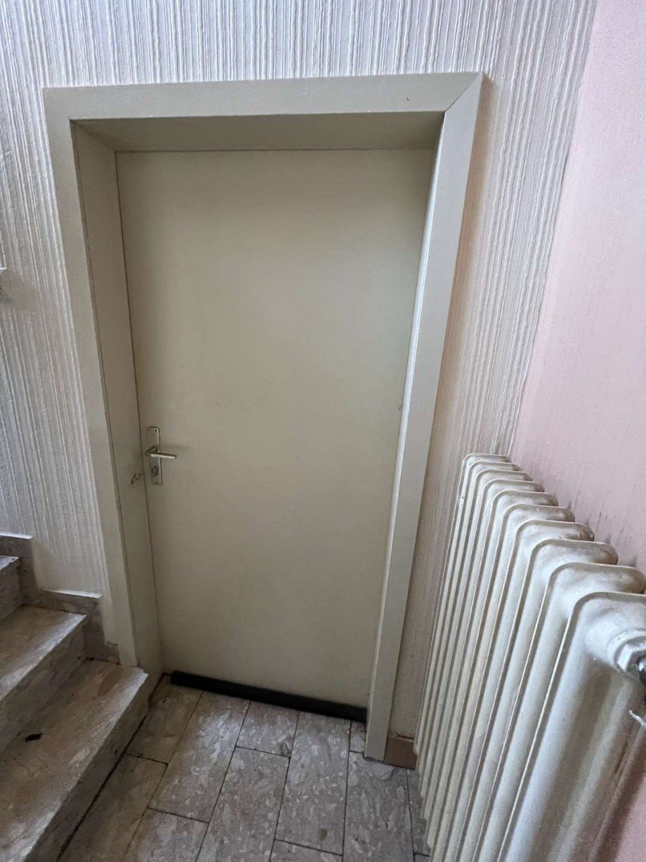 Eingangst�r EG 1 Zimmer Apartment Mehrfamilienhaus Becherbach