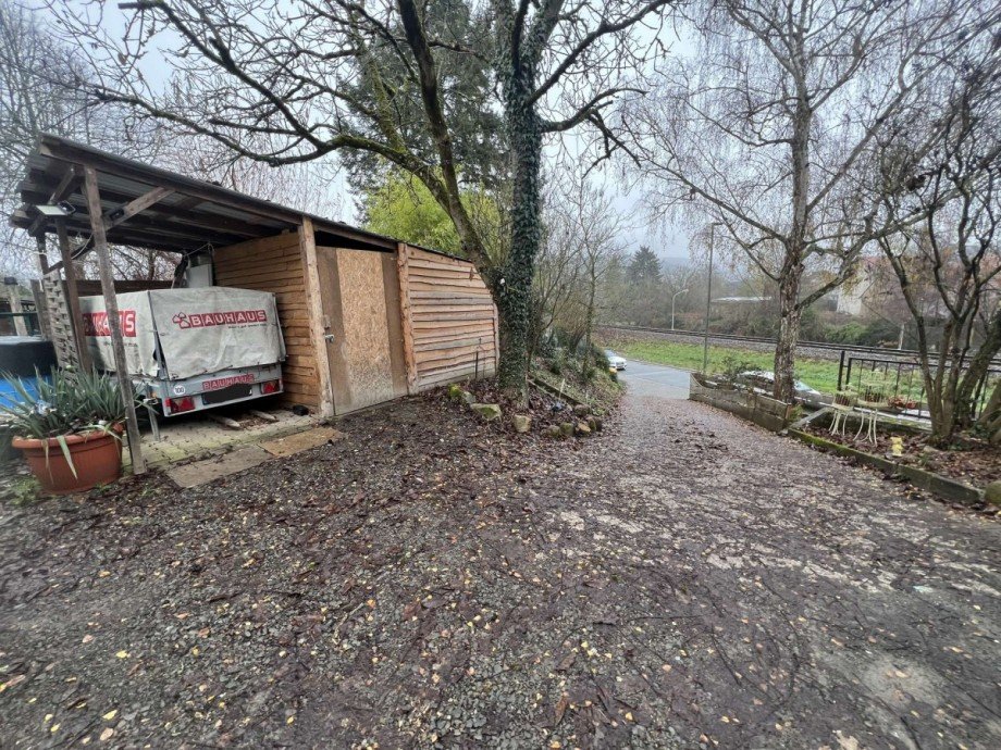 Unterstellplatz mit Schuppen Mehrfamilienhaus Lauterecken
