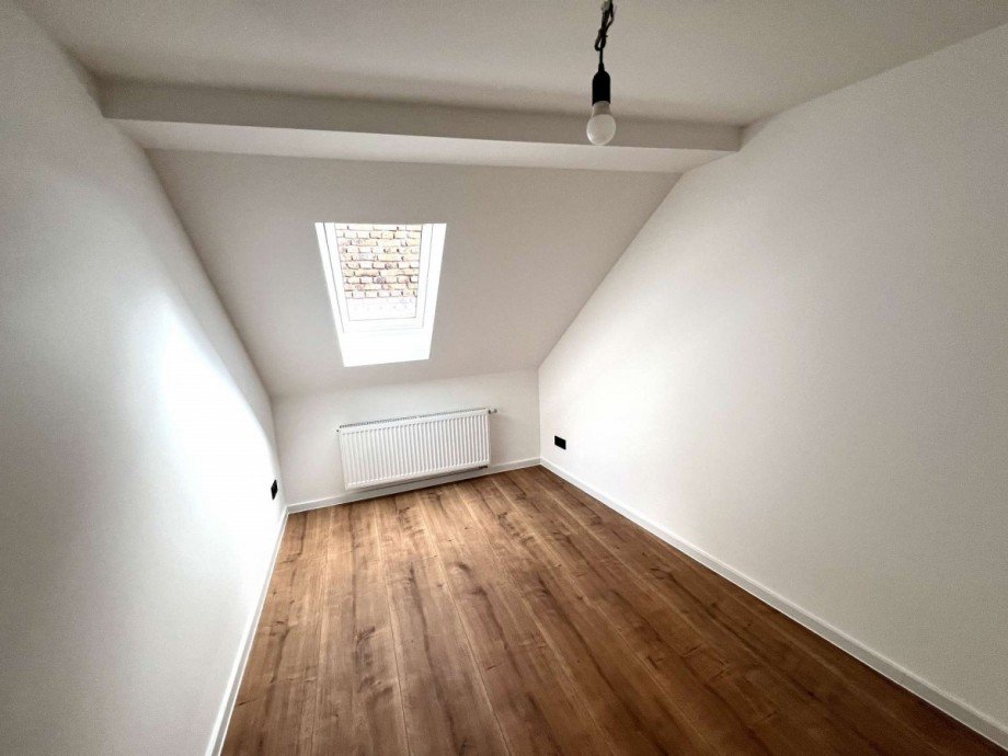 Schalfzimmer 2 DG Vorderhaus Zweifamilienhaus Nu�baum