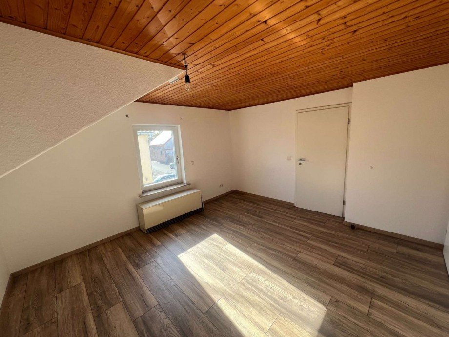 Zimmer 4 OG Haus 1 Zweifamilienhaus H�ffelsheim