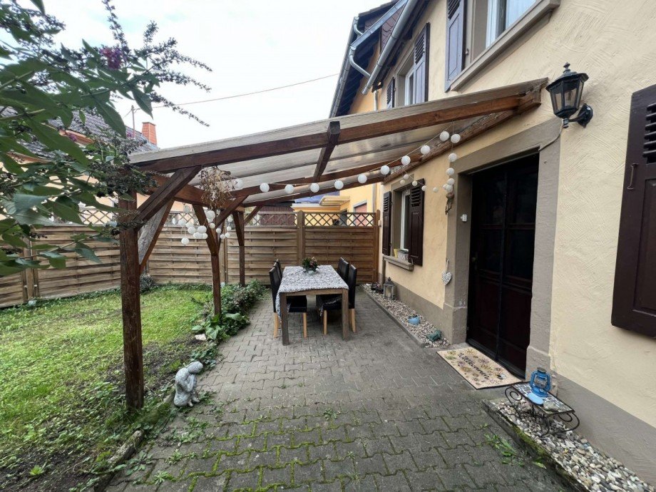 �berdachte Terrasse vor Haus Einfamilienhaus Breitenheim
