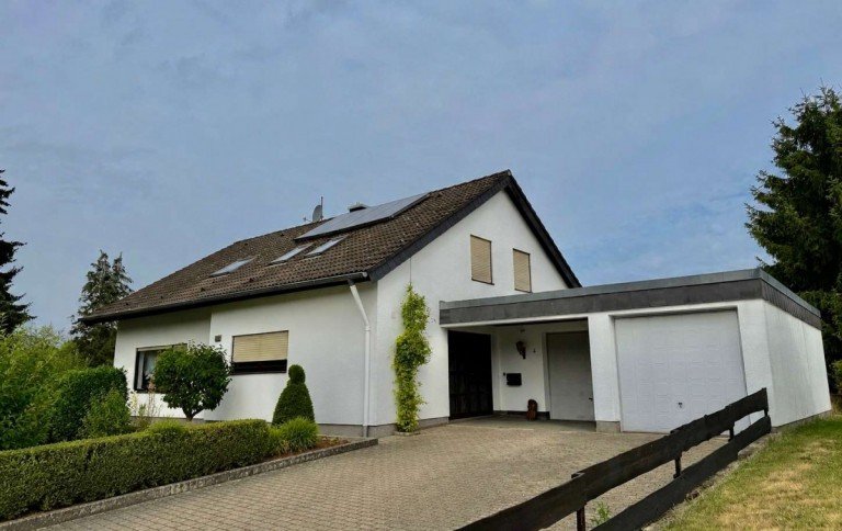 Eingangsansicht Nannhausen Einfamilienhaus TOP Gelegenheit! Sehr gepflegtes EFH mit gro�em Grundst�ck n�he Simmern zu verkaufen!
