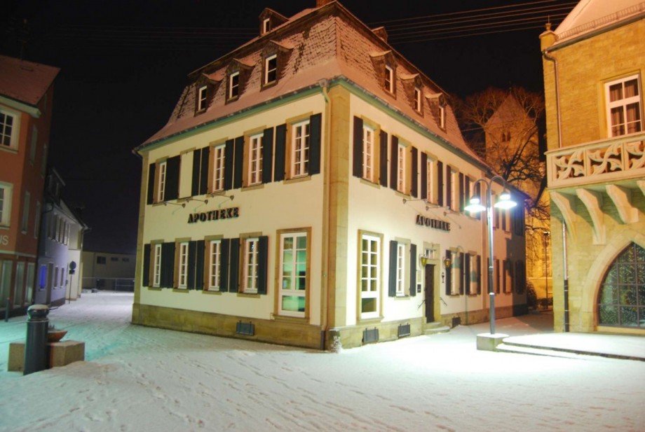 Aussenansicht am Abend bei Schnee Gastgewerbe Bad Sobernheim