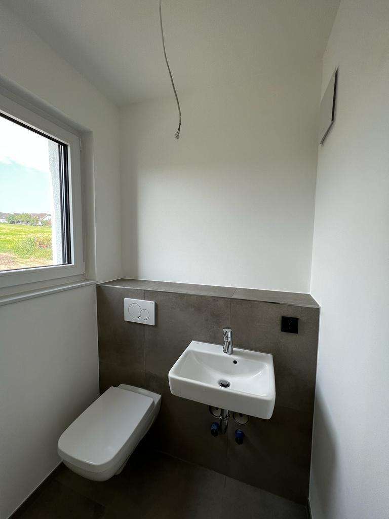 G�ste-WC EG Doppelhaush�lfte Mainz