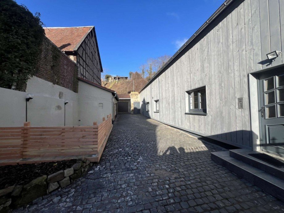 Terrasse mit Innenhof Zweifamilienhaus Nu�baum