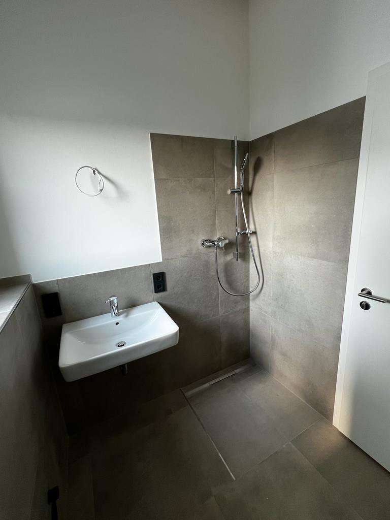 Bad OG Wanne u. Dusche Haus Mainz