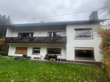 R�ckansicht Haus Top-Gelegenheit! Einfamilienhaus mit ELW und gro�em Grundst�ck in Bruschied/Rudolfshaus