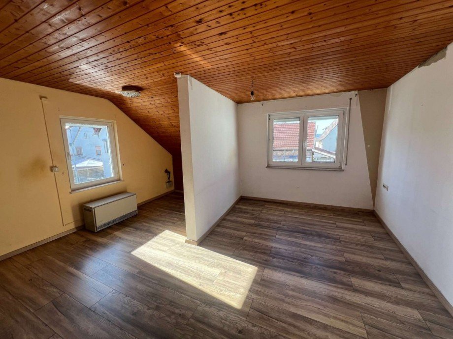 Zimmer 3 OG Haus 1 Renditeobjekt H�ffelsheim