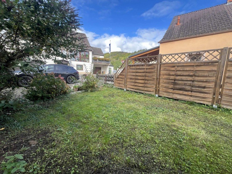 Gr�nfl�che vor Haus Renditeobjekt Breitenheim