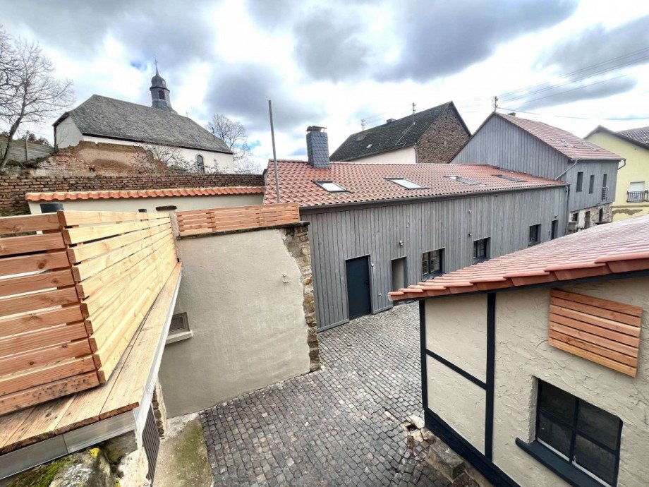 Seitenansicht Hinterhaus Dachgeschosswohnung Nu�baum