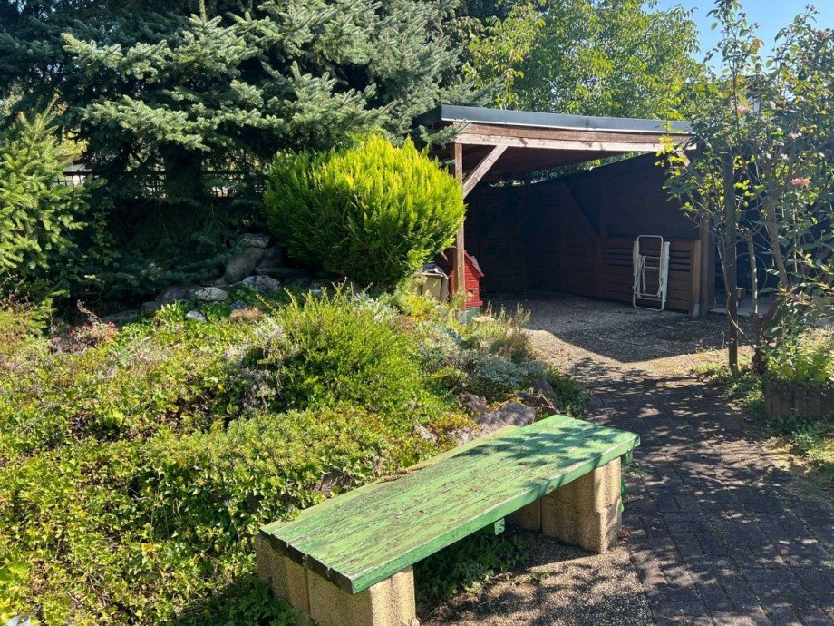 Blick Richtung �berdachter Freisitz im Garten Haus Bad Sobernheim