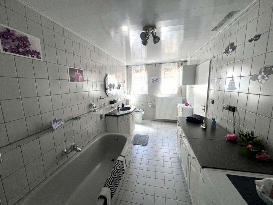 Badezimmer EG Vorderhaus Mehrfamilienhaus Bad Sobernheim