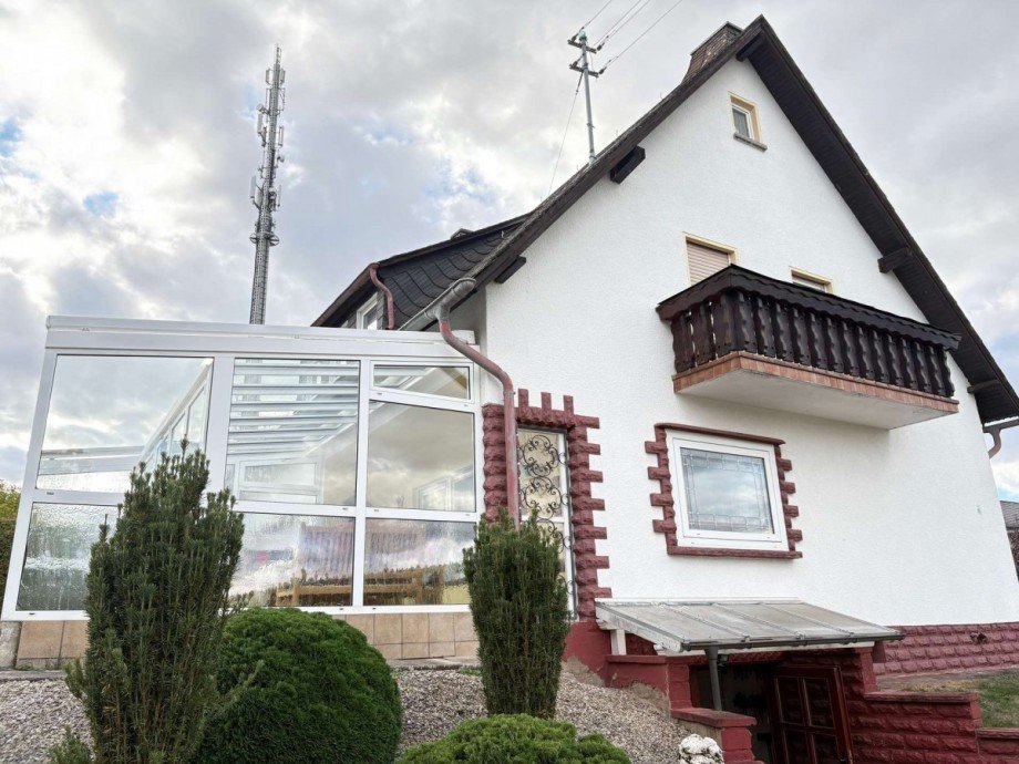 Ansicht seitlich mit Wintergarten Einfamilienhaus Rhaunen