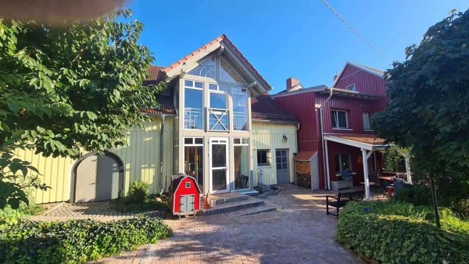 Blick Haupthaus und Galeriewohnung Zweifamilienhaus Hargesheim