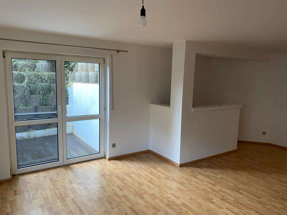 Wohn-/Esszimmer Ansicht 1 Souterrainwohnung Hackenheim