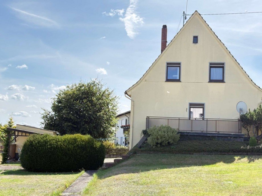 Ansicht vom seitlichen Grundst�ck Einfamilienhaus Merxheim