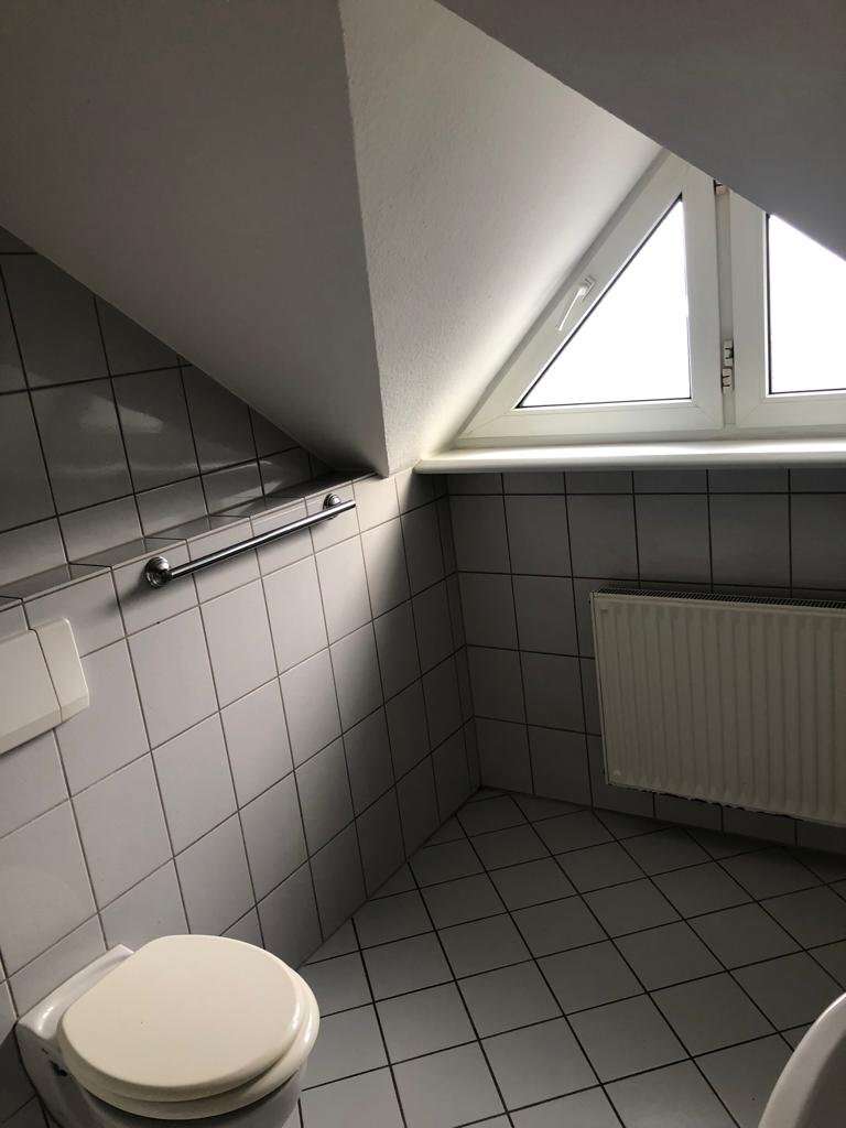 Bad Dachgeschosswohnung Hackenheim