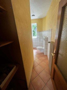 Blick ins Bad Wohnung im OG TOP-Gelegenheit! Wohn- und Gesch�ftshaus in zentraler Lage von Rockenhausen zu verkaufen