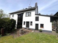 Hausansicht Top-Gelegenheit! Einfamilienhaus mit Einliegerwohnung in Tiefenbach zu verkaufen!