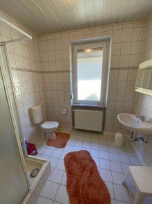 Bad 3 Preisreduzierung! Bauernhaus und idyllischem Innenhof, Scheune und Nebengeb�uden