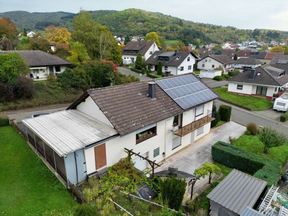 Seitliche R�ckansicht Haus Simmertal