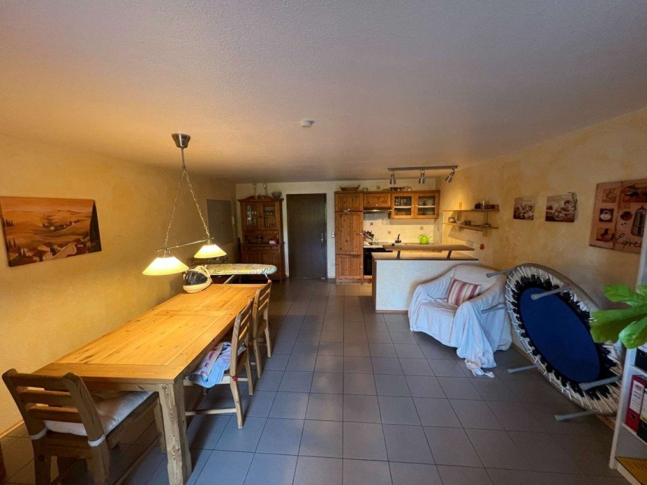 Gro�es Zimmer mit K�chenzeile EG Haus 2 Zweifamilienhaus H�ffelsheim