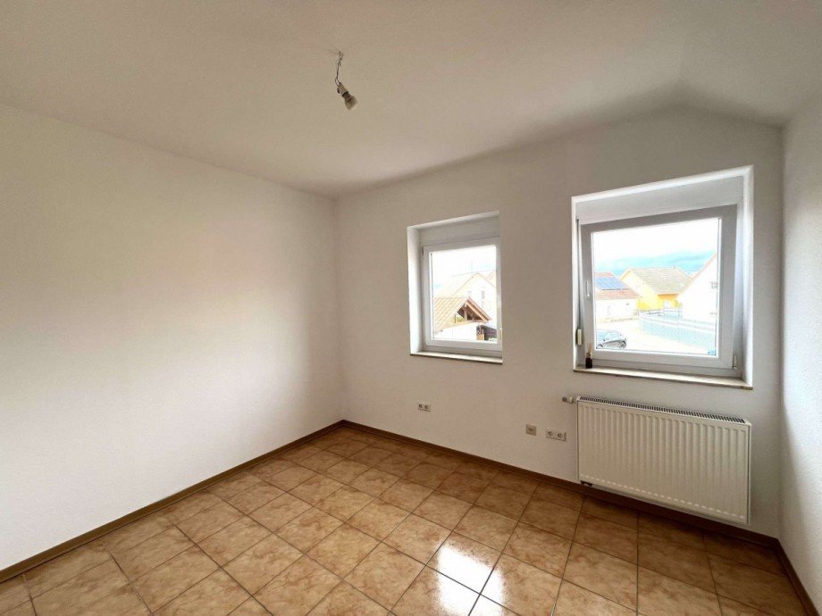 Schlafzimmer 2 DG Doppelhaush�lfte Monzingen