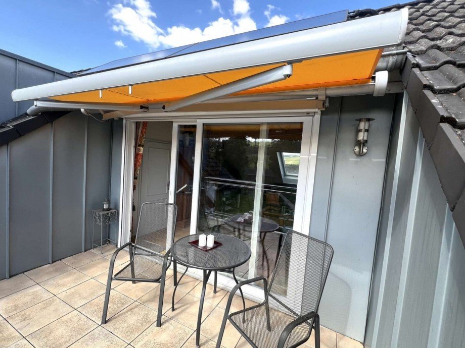 Balkon mit Markise Wohnzimmer DG Zweifamilienhaus Meddersheim