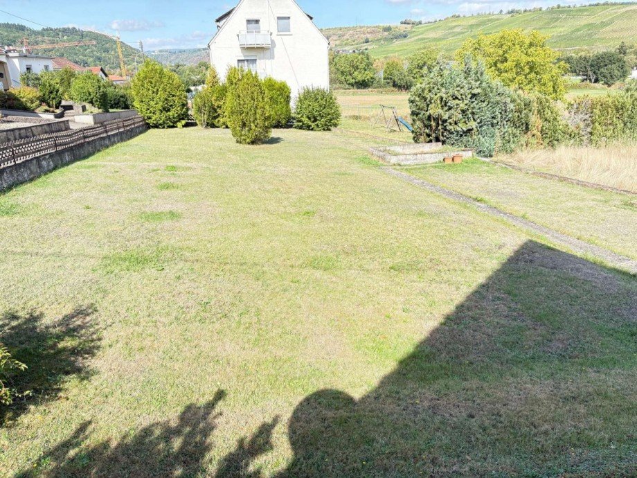 Grundst�ck seitlich Einfamilienhaus Merxheim