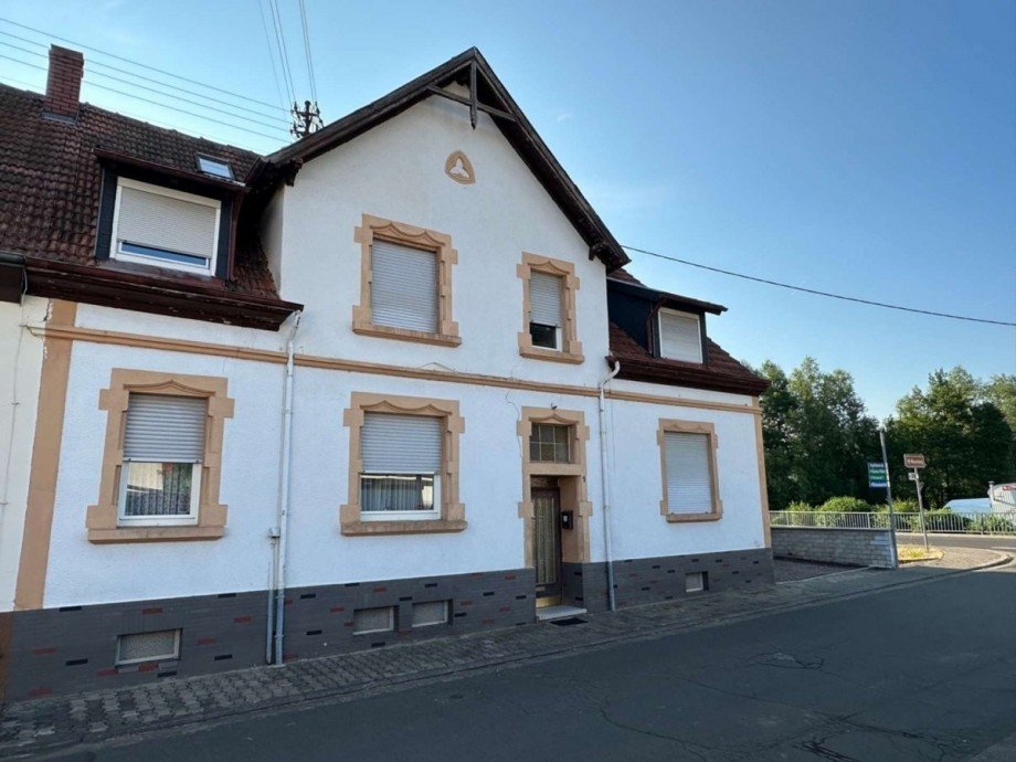 Hausfrontseite Zweifamilienhaus Reipoltskirchen
