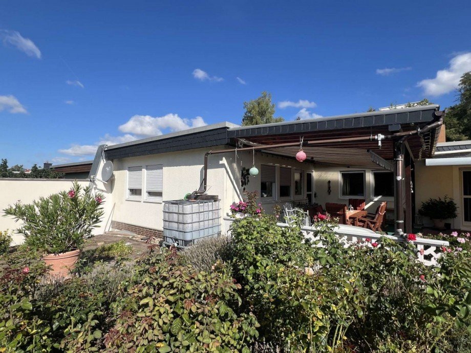 Seitenansicht mit Terrasse Bungalow Bad Sobernheim